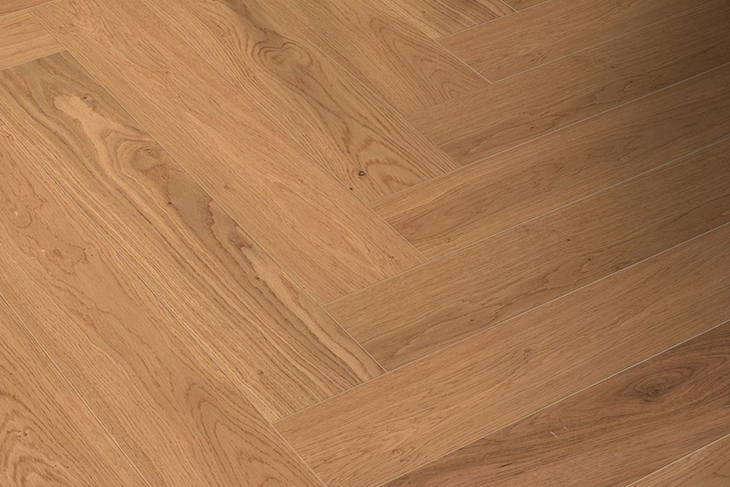 STEP&WALL, podlaha drevená dyhovaná, Herringbone 135X810, Select Oak, matný lak, kartáč